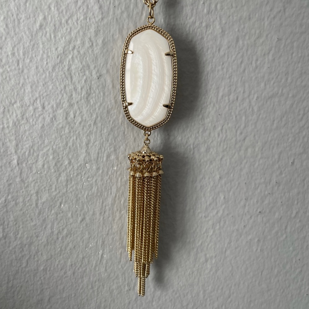 Kendra Scott necklace